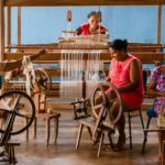 Fiandeiras, tecelãs e tintureiras resgatam orgulho e tradição no sertão de Minas Gerais