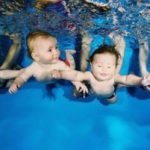 Intimidade dos bebês com o elemento água