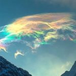  Fotógrafa russa captura o belo fenômeno da iridescência no céu