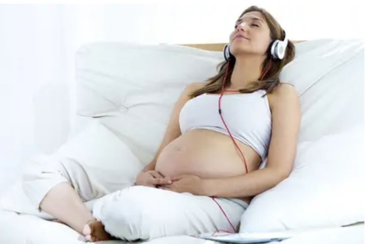 O Parto Leboyer preza o bem-estar de mãe e bebê na hora de dar à luz.