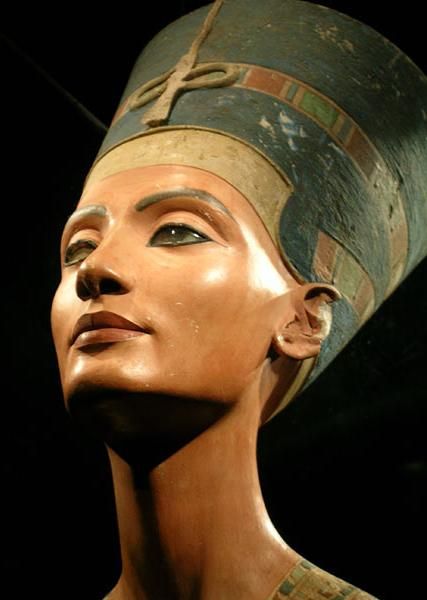 A Beleza e Relatos de Nefertiti
