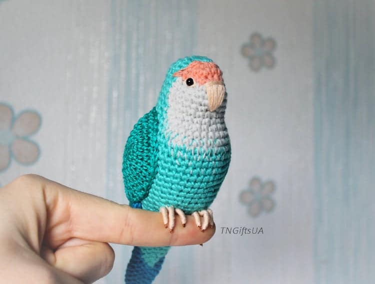 Este artista de crochê tece belas esculturas de todos os tipos de pássaros
