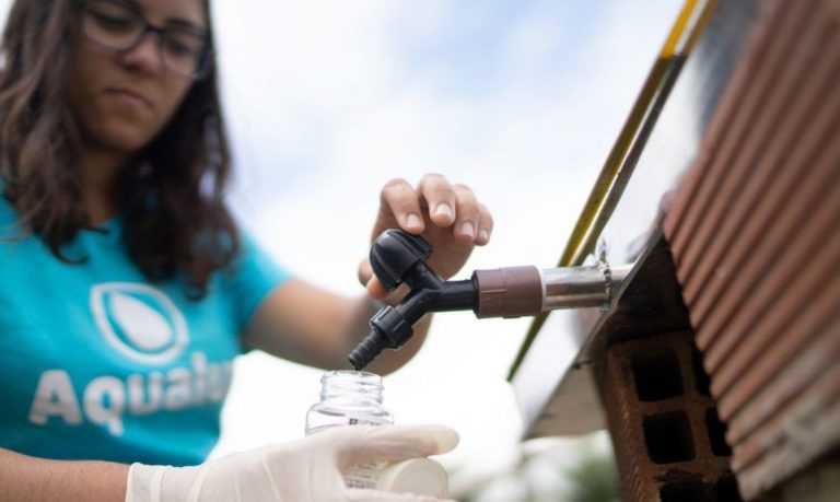 Jovem cientista brasileira cria purificador de água a luz solar