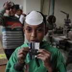 A banda que transforma lixo em instrumento