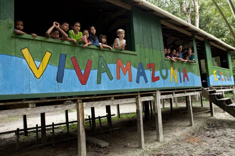 Educadores que alfabetizam crianças em comunidades isoladas dão dicas para a quarentena