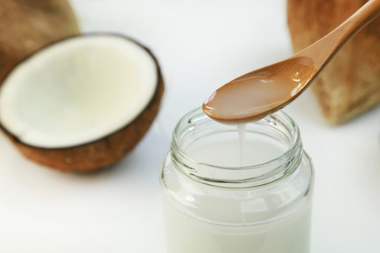 Oil Pulling: como e porque fazer bochecho com óleo de coco