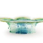 Mesas de centro escultóricas feitas de vidro derretido gotejante