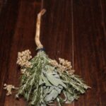 Aprenda a fazer uma vassoura de ervas e purifique as energias do seu lar 🌿