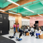 Espaço incentiva mulheres pretas a aprender sobre tecnologia