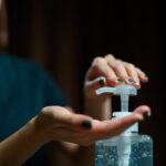 Álcool em gel: a solução mais requisitada do momento, foi inventada por uma mulher