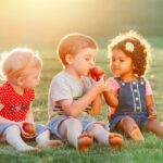 Pesquisas mostram que bebês dão comida a outras pessoas, mesmo quando estão com fome