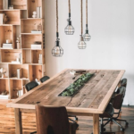 Mesas transformadas em belos jardins de suculentas