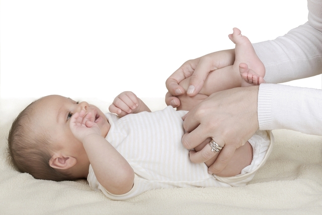 Formas de aliviar as cólicas no bebê