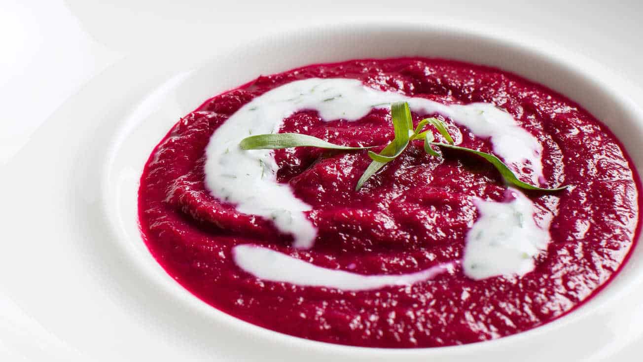 Sopa de beterraba: saborosa e saudável