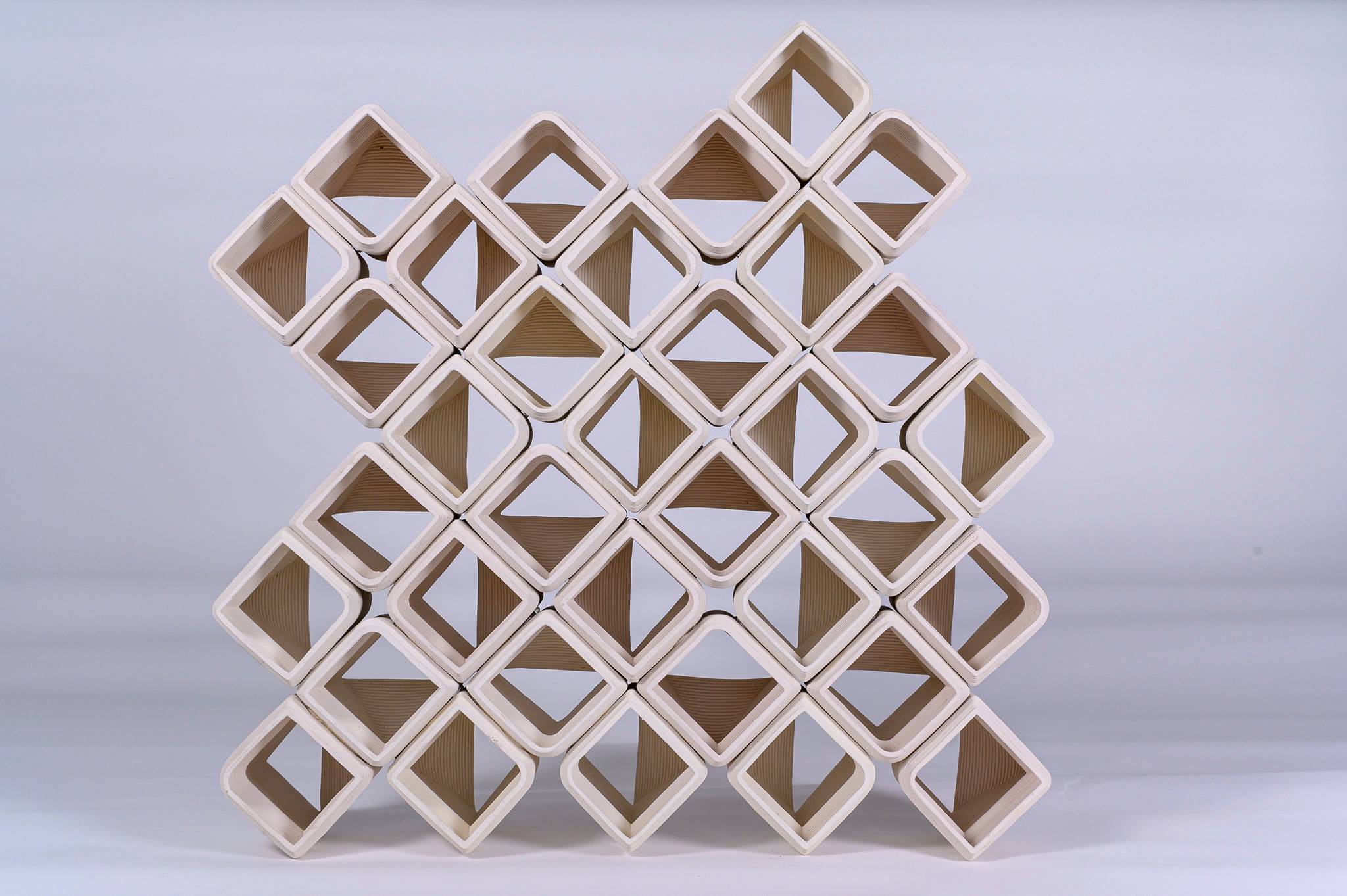 Blocos de cerâmica empilháveis criam sistema de resfriamento natural