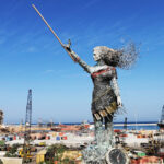 Dama da Liberdade: destroços da explosão em Beirute viram obra de arte