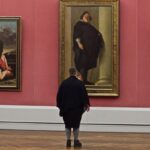 Fotógrafo passa 1.500 dias em museus observando pessoas que combinam com obras de arte