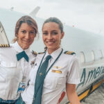 Mãe e filha fazem história no ar ao pilotarem avião comercial juntas