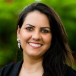 Professora brasileira de ensino bilíngue em libras e português está entre os 10 finalistas do Global Teacher Prize