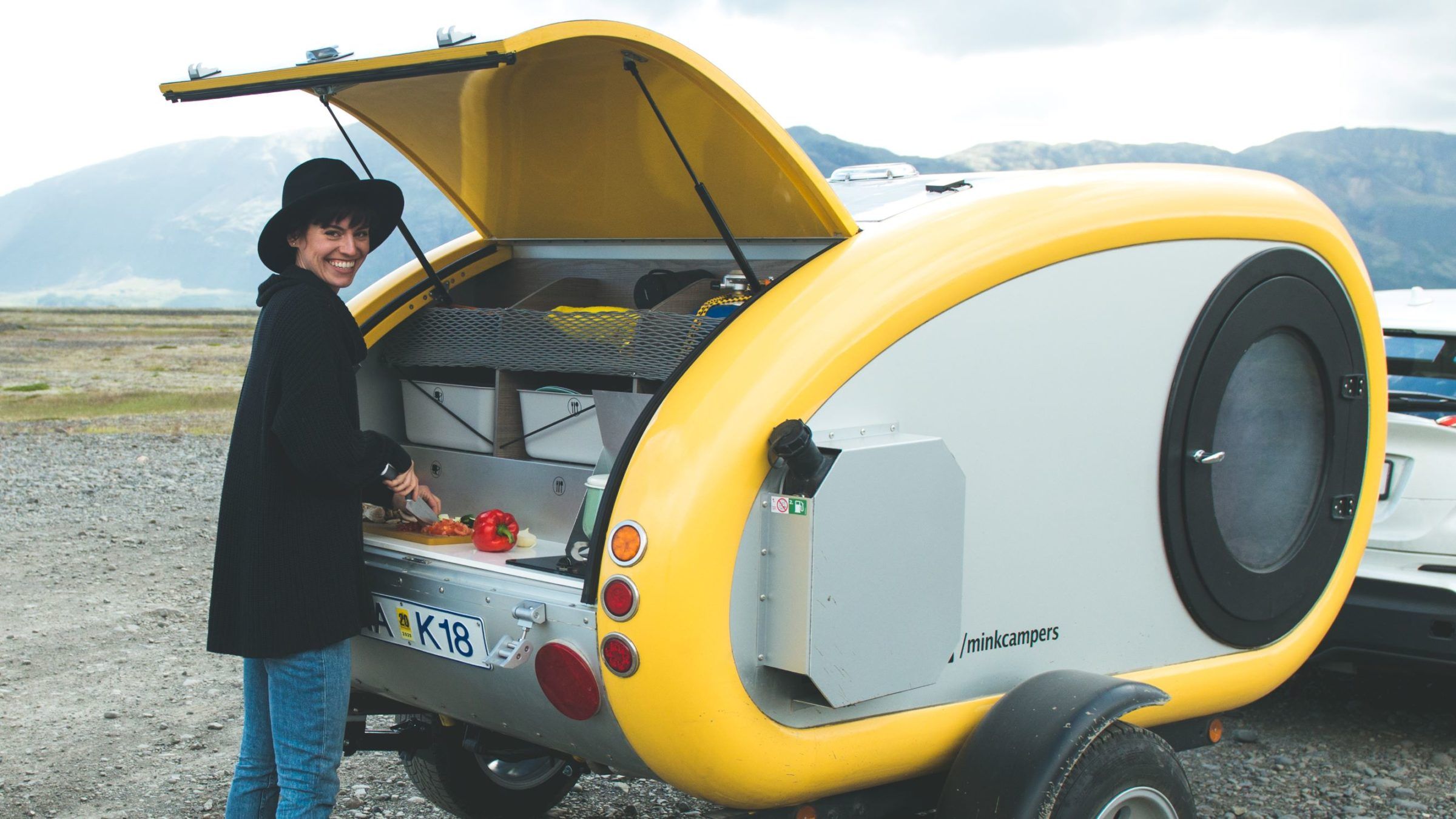 Trailer minimalista é um convite para explorar o mundo