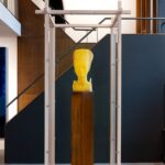 60.000 abelhas recriam o busto de Nefertiti e outras esculturas clássicas em cera com o artista Tomáš Libertíny