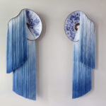 Fibras soltas saem de esculturas de cerâmica distorcida da artista Nicole McLaughlin