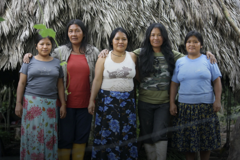 Ashiñwaka são líderes e participam ativamente do plantio de 150 mil árvores na Amazônia equatoriana