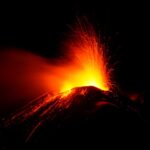 Vulcão Etna entra em erupção e traz cenas surpreendentes