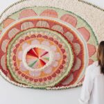 Enormes tapeçarias de parede modernizam a antiga arte de tecer