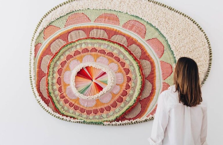 Enormes tapeçarias de parede modernizam a antiga arte de tecer
