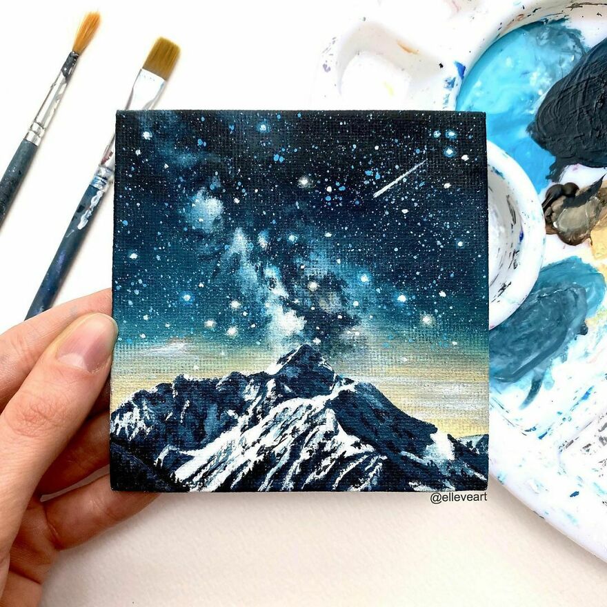 Eu crio pinturas em miniatura com base em memórias e momentos da minha vida