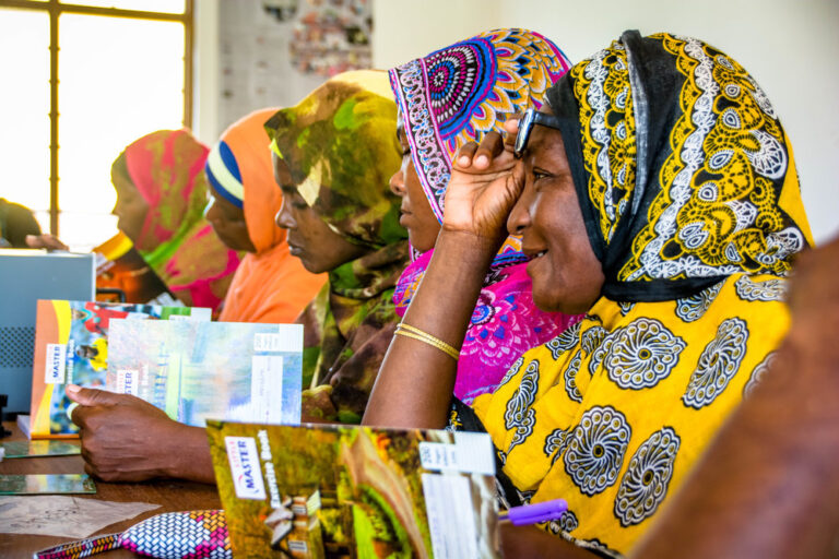 Barefoot College está capacitando mulheres para ser engenheiras solares