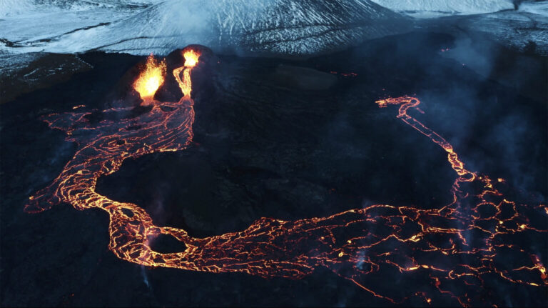 Imagens aéreas impressionantes do vulcão Fagradalsfjall da Islândia
