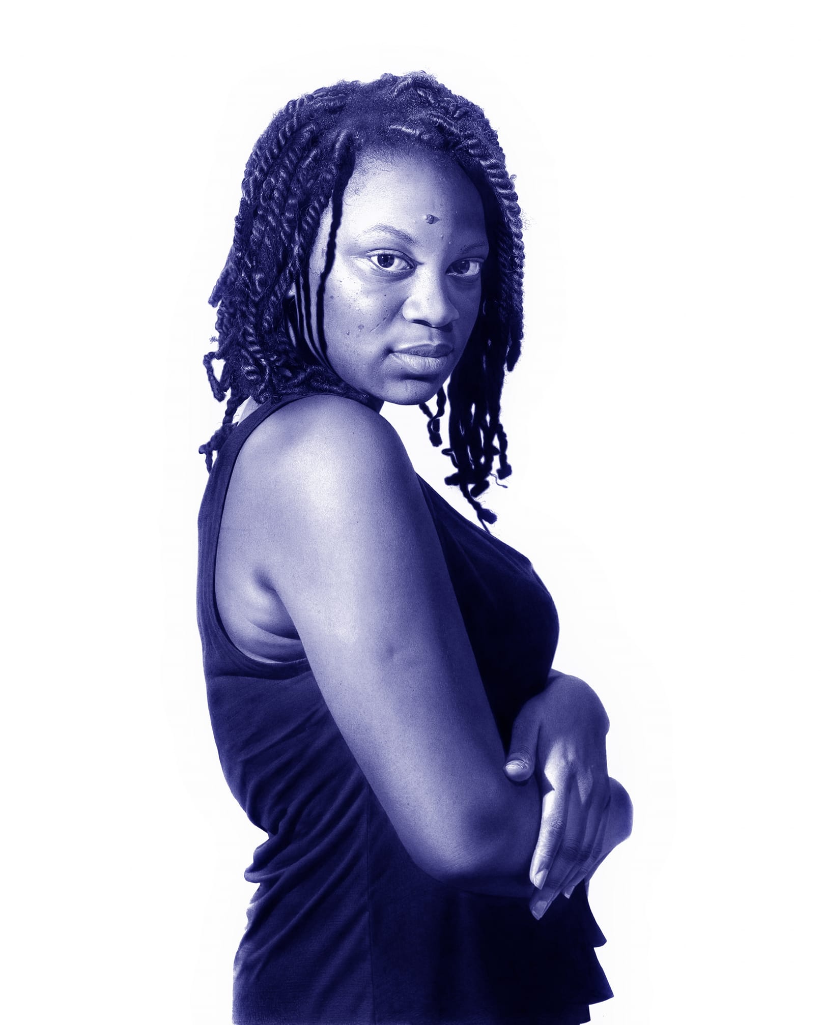 Desenhos hiper-realistas criados com caneta azul