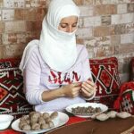 Para fugir da guerra, casal sírio se muda para o Brasil e recomeça a vida vendendo comida árabe