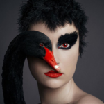 Incríveis auto-retratos de Flora Borsi