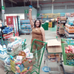 PM usa 1º salário para comprar cestas básicas para famílias carentes
