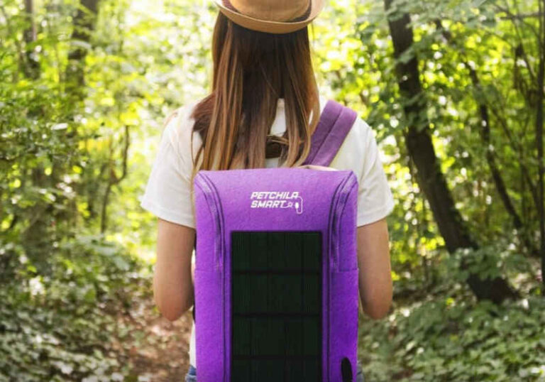 PetChila Smart, a mochila que contém bateria interna e painéis solares