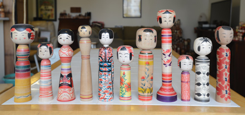 O que é Kokeshi? Descubra a arte histórica das bonecas artesanais de madeira japonesas