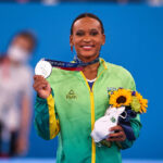 Rebeca é prata e faz história na Ginástica Olímpica em Tóquio
