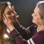 Mulher que ficou cega por 15 anos, volta a enxergar após cirurgia