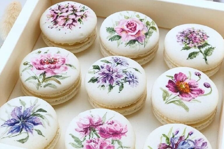 Esses macarons pintados à mão são verdadeiras obras de arte