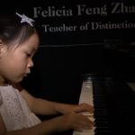 Brigitte Xie tem apenas 4 anos e se tornou uma das maiores pianistas da atualidade