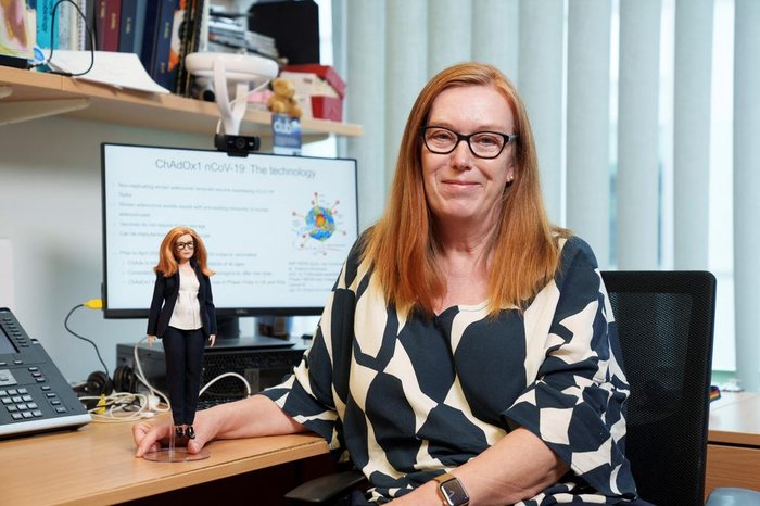 Mattel lança Barbie em homenagem à cientista que criou vacina anticovid
