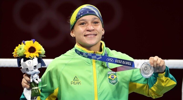 Bia Ferreira garantiu prata no Boxe em Tóquio