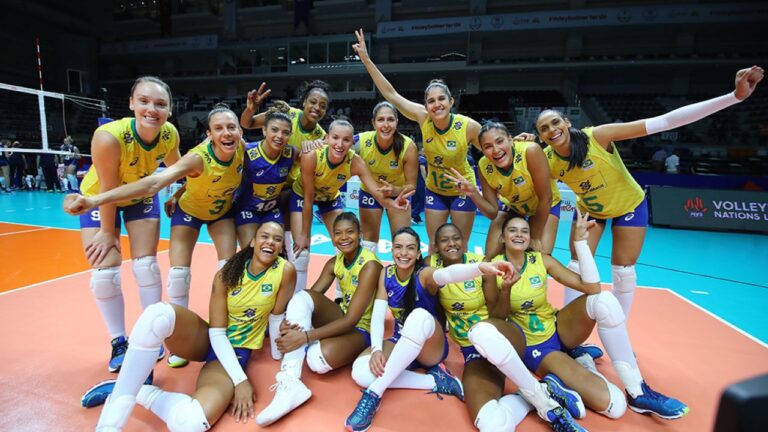 A seleção feminina brasileira de vôlei é vice-campeã olímpica em Tóquio