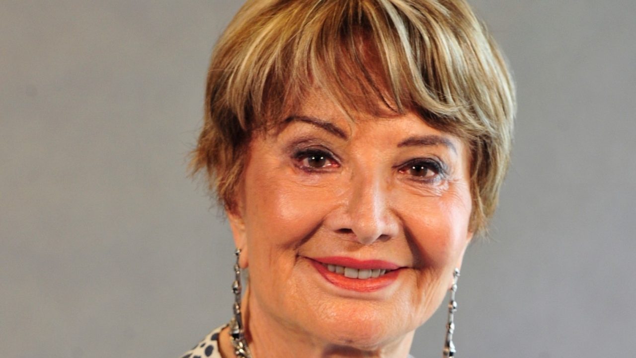 Glória Menezes tem alta nesta segunda após tratamento contra Covid