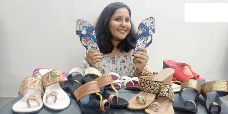 Artesã indiana recicla 400 kg de pneus usados e cria 1000 pares de sandálias com eles