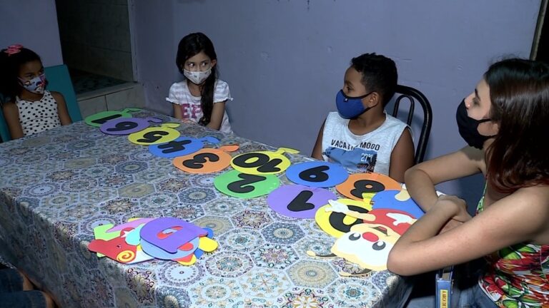 Adolescente se dedica a alfabetizar crianças de Uberaba