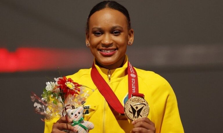 Rebeca conquista ouro e prata no Mundial de Ginástica no Japão